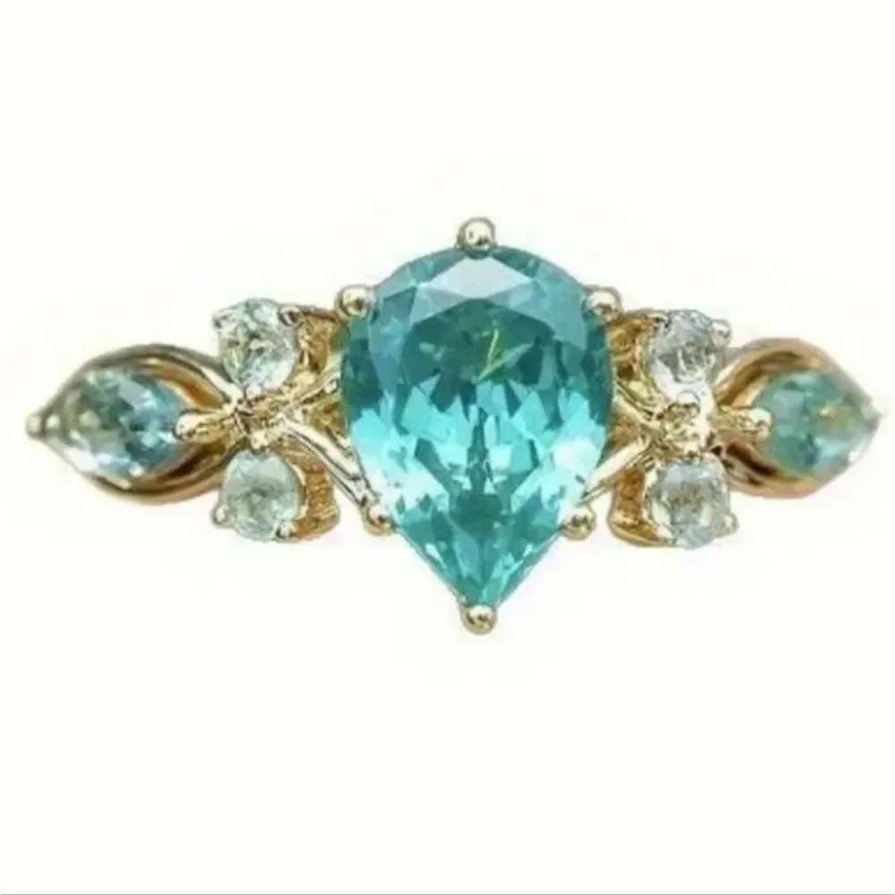 Ladies Elegant Gold and Green Gemstone Ring Sz 6